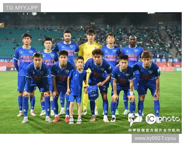 官方：南京城市续约中场胡人天